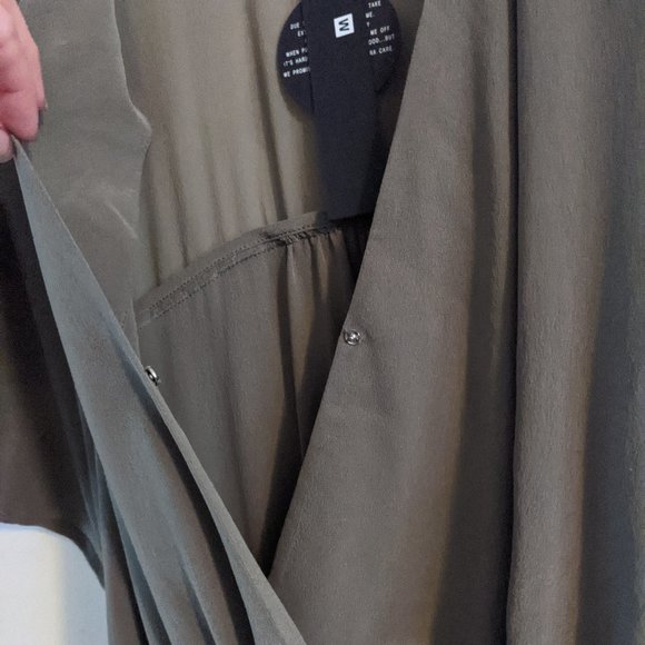 NWT LA Made Maya Silk Short Sleeve V Neck Dress Dusty Olive Size Medium - Picture 5 of 14